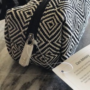 thirty-one Bags - Uptown Mini Pouch by Thirtyone BRAND NEW! thirty-one Bags - Uptown Mini Pouch by Thirtyone BRAND NEW!
